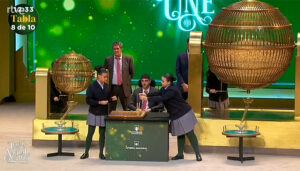 Tres administraciones de la provincia de Cuenca celebran la llegada de la suerte en el Sorteo de la Lotería de Navidad