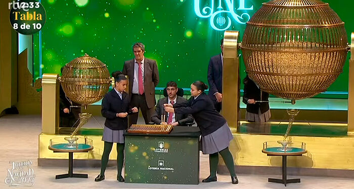 Tres administraciones de la provincia de Cuenca celebran la llegada de la suerte en el Sorteo de la Lotería de Navidad 1 Tres administraciones de la provincia de Cuenca celebran la llegada de la suerte en el Sorteo de la Lotería de Navidad