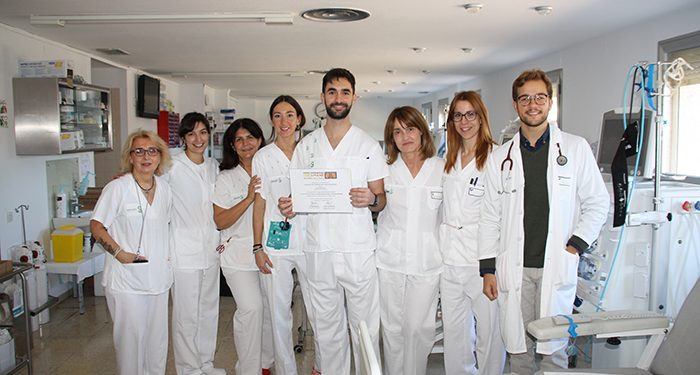 Un enfermero de Diálisis del Hospital de Cuenca, premio a la mejor comunicación por la Sociedad Castellano-Manchega de Nefrología 1 Un enfermero de Diálisis del Hospital de Cuenca, premio a la mejor comunicación por la Sociedad Castellano-Manchega de Nefrología