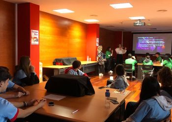Un total de 30 alumnos de 4º de la ESO del IES Aguas Vivas de Guadalajara se acercan al sector de la contrucción a través de un Scape-Box 1 Un total de 30 alumnos de 4º de la ESO del IES Aguas Vivas de Guadalajara se acercan al sector de la contrucción a través de un Scape-Box