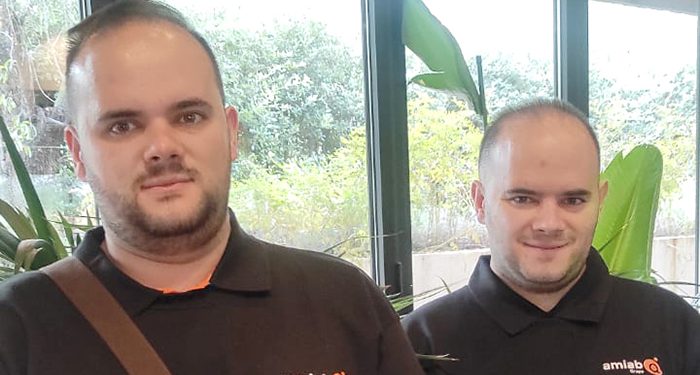 Un trabajador de Amiab Cuenca y su hermano gemelo ambos con autismo participarán en un programa de televisión de entrevistas a personas famosas