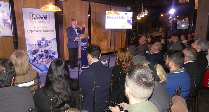 Unas cincuenta personas asisten a la jornada sobre economía sostenible e igualitaria de Emplea Lab