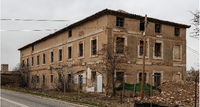 VOX exige al gobierno de Page la restauración del edificio El Laboratorio de los Ingleses en Guadalajara