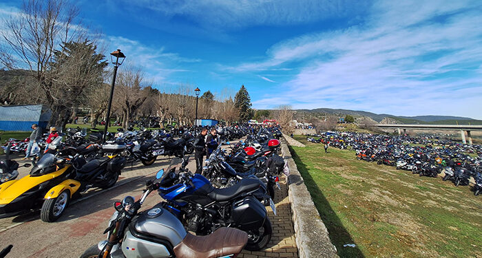 Alrededor de 7800 motos, éxito absoluto, en la matinal ‘A los huevos fritos con patatas’ en Sacedón