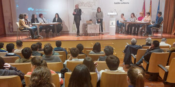 Arranca la Liga de Debate en Guadalajara con el primer encuentro dialéctico entre alumnado de los institutos Liceo Caracense y Valle del Henares