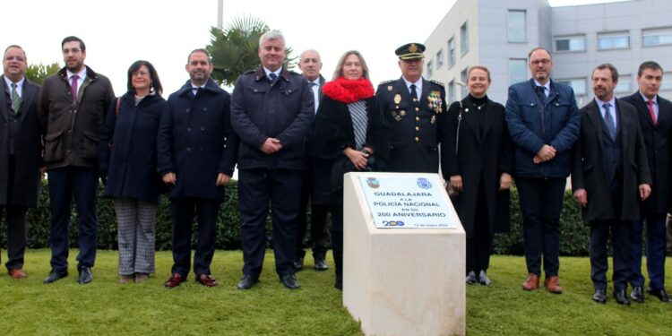 Guarinos felicita a la Policía Nacional por sus 200 años “al servicio de una sociedad más segura y libre” 1 Guarinos felicita a la Policía Nacional por sus 200 años “al servicio de una sociedad más segura y libre”