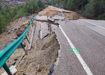 Cortada la carretera CM 2201 de Beteta a Masegosa por deslizamientos o hundimientos del firme