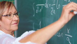 CCOO denuncia que Castilla-La Mancha sólo cuenta con un docente menor de 30 años por cada cinco mayores de 50