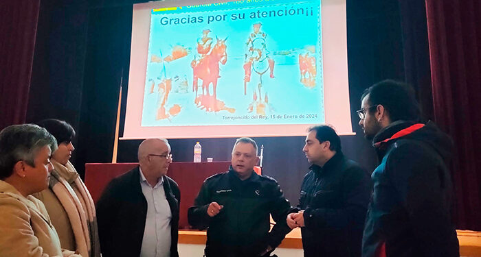 Charla sobre seguridad ciudadana por la Guardia Civil en Torrejoncillo del Rey