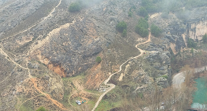 Comienzan las obras para el acondicionamiento e iluminación del sendero de San Julián, que implican el corte de su acceso