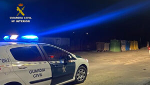 Conducía por Espinosa de Henares bebido, con un bebé sin asegurar y con el carnet suspendido... La Guardia Civil lo investiga