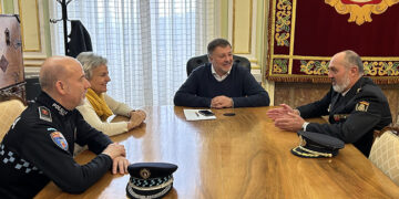 Darío Dolz y el nuevo comisario de Policía Nacional, Manuel Domínguez, coinciden en mantener la colaboración entre ambas instituciones