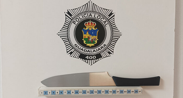 Detenido en Guadalajara un hombre agresivo con un cuchillo de grandes dimensiones