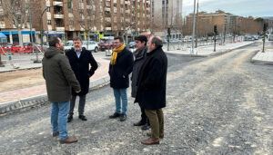 Dolz y Cavero visitan las obras de urbanización del entorno de la antigua harinera, en avenida Hermanos Becerril