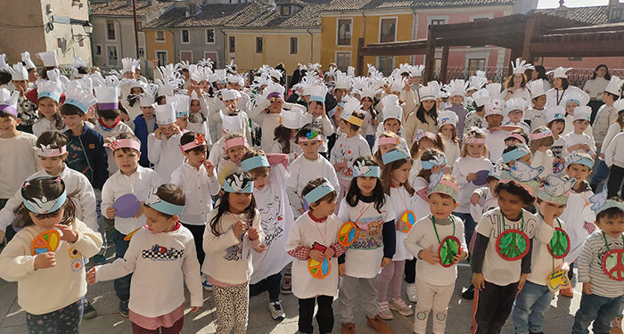 El alumnado del colegio El Carmen de Cuenca celebra y reivindica el día de la Paz 1 El alumnado del colegio El Carmen de Cuenca celebra y reivindica el día de la Paz