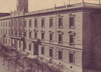 El Archivo Histórico Provincial rememora el incendio de la Academia de Ingenieros con una imagen del Rey Alfonso XIII entregando diplomas en Guadalajara