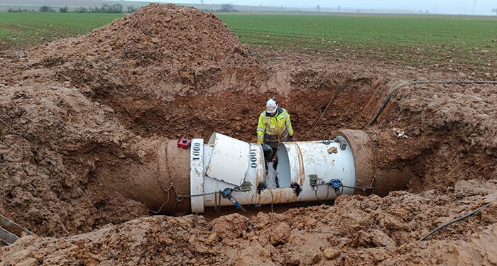 El equipo de Redes de la MAS repara dos fugas en la vieja conducción que va desde Beleña hasta a la planta potabilizadora