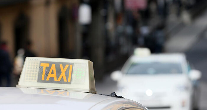 El Gobierno regional destinará 100.000 euros para que los taxis puedan continuar adaptando sus vehículos a las personas con movilidad reducida 1 El Gobierno regional destinará 100.000 euros para que los taxis puedan continuar adaptando sus vehículos a las personas con movilidad reducida