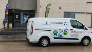 El taller itinerante “Repara, Reutiliza, Recicla” de RAEE visita en 2023 más de 140 municipios de Castilla-La Mancha