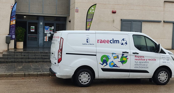 El taller itinerante “Repara, Reutiliza, Recicla” de RAEE visita en 2023 más de 140 municipios de Castilla-La Mancha
