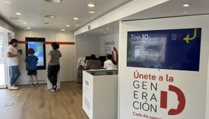 ‘Generación D’ llega a Valdeluz para ayudar a la ciudadanía a mejorar sus habilidades digitales