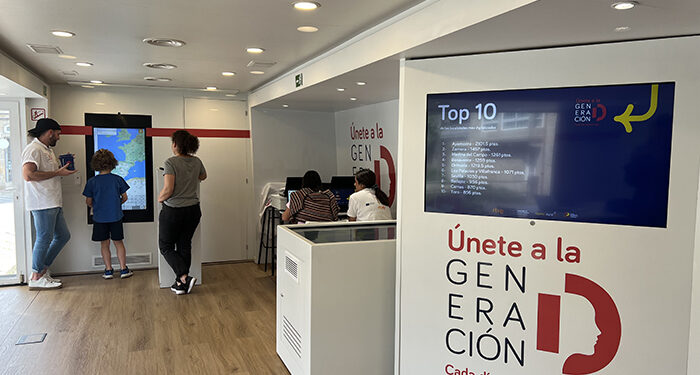 ‘Generación D’ llega a Valdeluz para ayudar a la ciudadanía a mejorar sus habilidades digitales