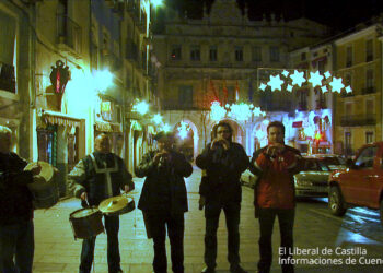 Documentos de El Liberal. Año 2009. Tiruraina y «Rin Rin» en la Plaza Mayor de Cuenca