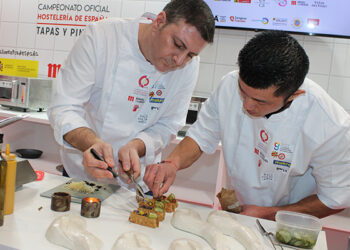 Gran actuación de Carlos Gumiel en el II Campeonato de Tapas y Pinchos de Hostelería de España Gran actuación de Carlos Gumiel en el II Campeonato de Tapas y Pinchos de Hostelería de España