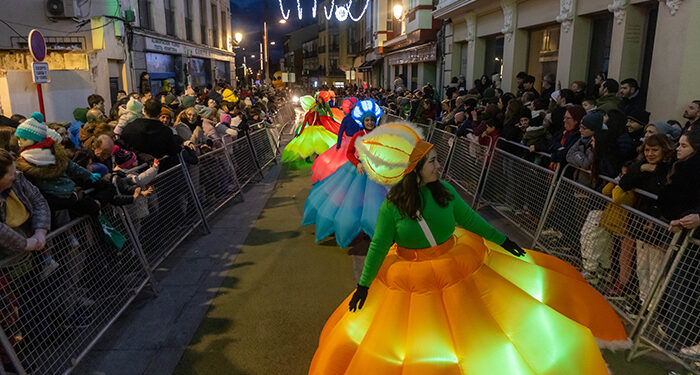 Guadalajara se vuelca con la llegada de los Reyes Magos en una espectacular cabalgata de color y fantasía