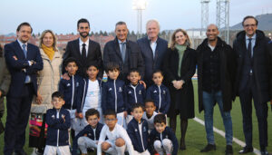 Guarinos recibe a Arbeloa en su visita a la escuela de la Fundación Real Madrid