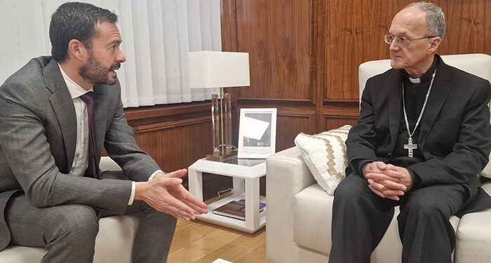 José Luis Escudero mantiene un encuentro con el nuevo obispo de la Diócesis de Sigüenza-Guadalajara, Julián Ruiz Martorell 1 José Luis Escudero mantiene un encuentro con el nuevo obispo de la Diócesis de Sigüenza-Guadalajara, Julián Ruiz Martorell