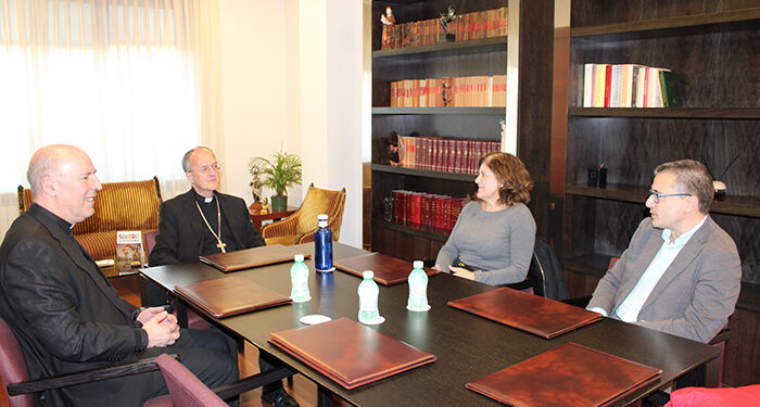 Julián Ruiz, obispo de la diócesis Sigüenza-Guadalajara recibe a la presidenta de CEOE-Cepyme Guadalajara 1 Julián Ruiz, obispo de la diócesis Sigüenza-Guadalajara recibe a la presidenta de CEOE-Cepyme Guadalajara