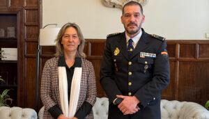 La alcaldesa, Ana Guarinos junto al comisario Luis Jesús Esteban