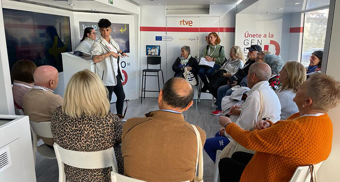 La campaña itinerante ‘Generación D’ recorrerá Cuenca para ayudar a la ciudadanía a mejorar sus habilidades digitales 1 La campaña itinerante ‘Generación D’ recorrerá Cuenca para ayudar a la ciudadanía a mejorar sus habilidades digitales