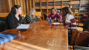 La Diputación y el Ayuntamiento ofrecen todo su apoyo a la primera asociación de mujeres gitanas de Cuenca