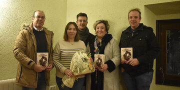 La escritora Sonia Manjavacas presenta en El Pedernoso, su primera novela, “La Flor de mi Destino”