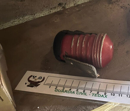 La Guardia Civil neutraliza una granada de la Guerra Civil localizada en una vivienda en construcción en Romanones 1 La Guardia Civil neutraliza una granada de la Guerra Civil localizada en una vivienda en construcción en Romanones