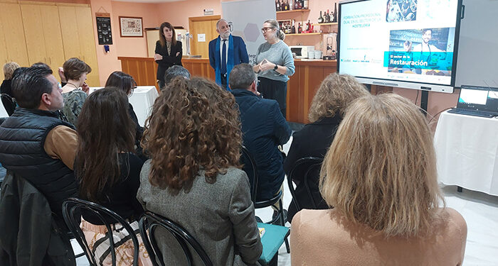 La Junta anima a las empresas a participar en los ciclos de Formación Profesional Dual del sector de la Hostelería 1 La Junta anima a las empresas a participar en los ciclos de Formación Profesional Dual del sector de la Hostelería