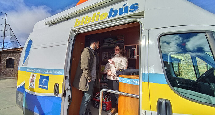 La Junta trabajará, a lo largo de la legislatura, para acometer una renovación integral del servicio de bibliobuses de Castilla-La Mancha