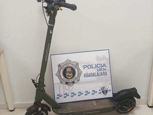 La Policía Local de Guadalajara denuncia al conductor de un patinete eléctrico por saltarse un semáforo en rojo, ir bebido y llevar a un acompañante 1 La Policía Local de Guadalajara denuncia al conductor de un patinete eléctrico por saltarse un semáforo en rojo, ir bebido y llevar a un ocupante
