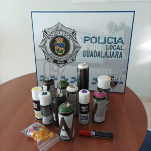 La Policía Local de Guadalajara sorprende in fraganti a dos grafiteros