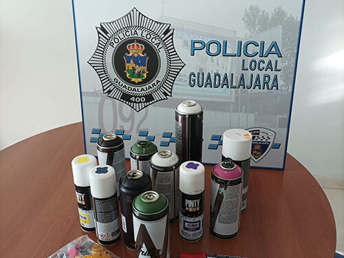 La Policía Local de Guadalajara sorprende in fraganti a dos grafiteros
