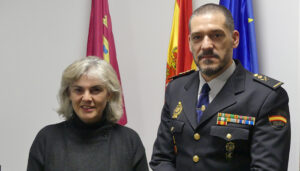La subdelegada del Gobierno en Guadalajara recibe al comisario del GEO, que se incorpora a un nuevo destino