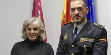 La subdelegada del Gobierno en Guadalajara recibe al comisario del GEO, que se incorpora a un nuevo destino