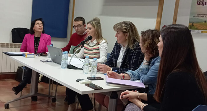 Las ayudas al emprendimiento llegan a Villanueva de la Jara de la mano de AMEP y la Junta 1 Las ayudas al emprendimiento llegan a Villanueva de la Jara de la mano de AMEP y la Junta