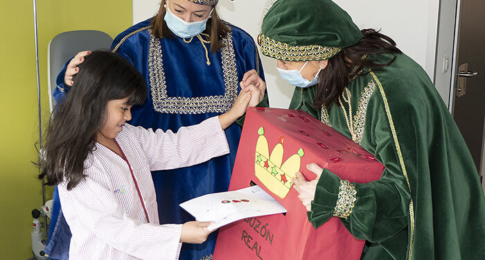 Los pajes reales visitan el Hospital Universitario de Guadalajara