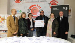 Los Reyes Millonarios Solidarios reparten 4.000 euros en compras en comercios de Guadalajara y 500 euros a APANDAGU