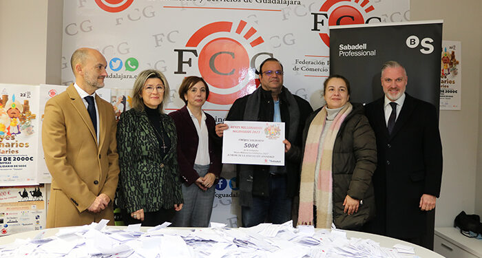 Los Reyes Millonarios Solidarios reparten 4.000 euros en compras en comercios de Guadalajara y 500 euros a APANDAGU 1 Los Reyes Millonarios Solidarios reparten 4.000 euros en compras en comercios de Guadalajara y 500 euros a APANDAGU