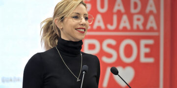 De Luz: “Gracias al esfuerzo de Page, 80.000 personas se beneficiarán del abono de transporte a la Comunidad de Madrid a precios asequibles”