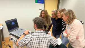 Más de medio centenar de residentes y tutores de la Unidad Docente de Atención Familiar y Comunitaria de Cuenca se forman en el manejo de la ecografía